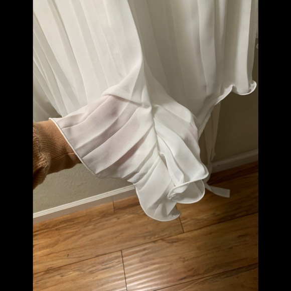 NWT Endless Rose Pleated Romper - Picture 7 of 9